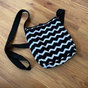 thirty one Retro Metro Crossbody Purse in Black Chevron